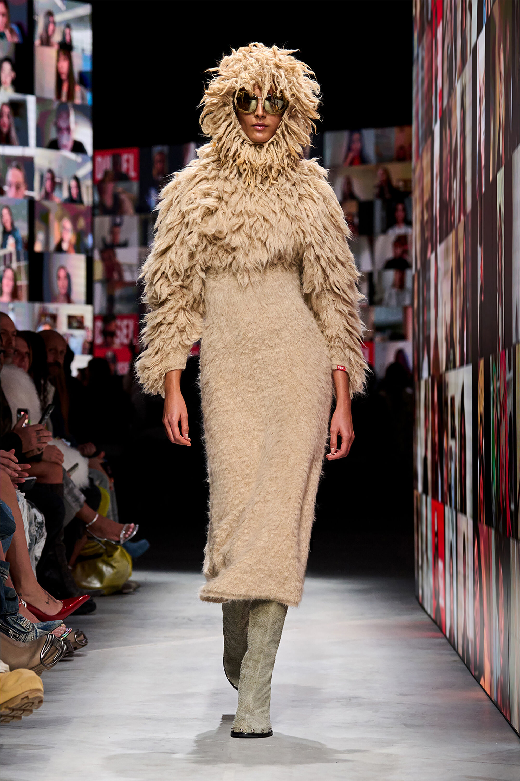 Beige turtleneck outfit cheap