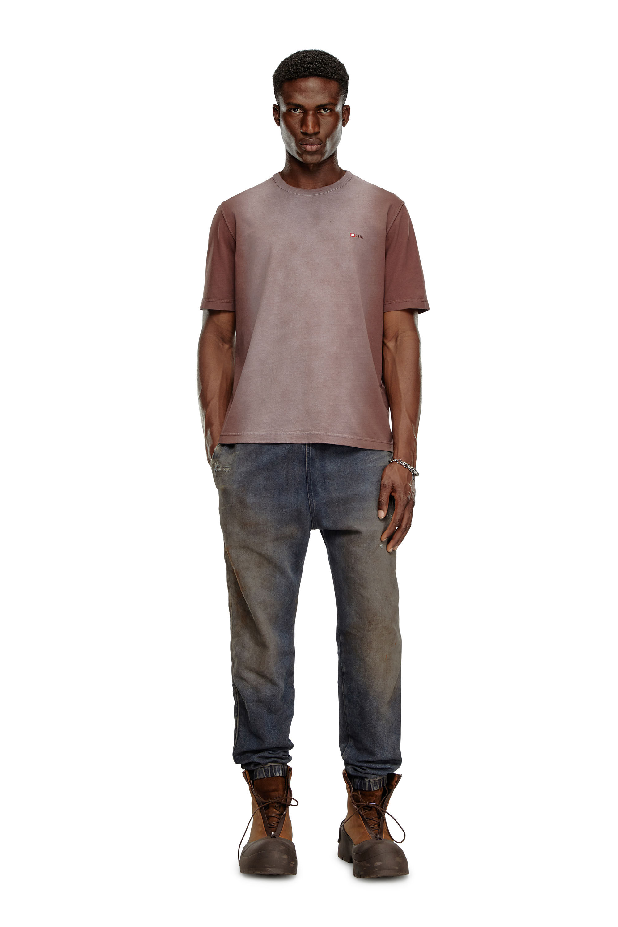 Brown t shirt with jeans discount