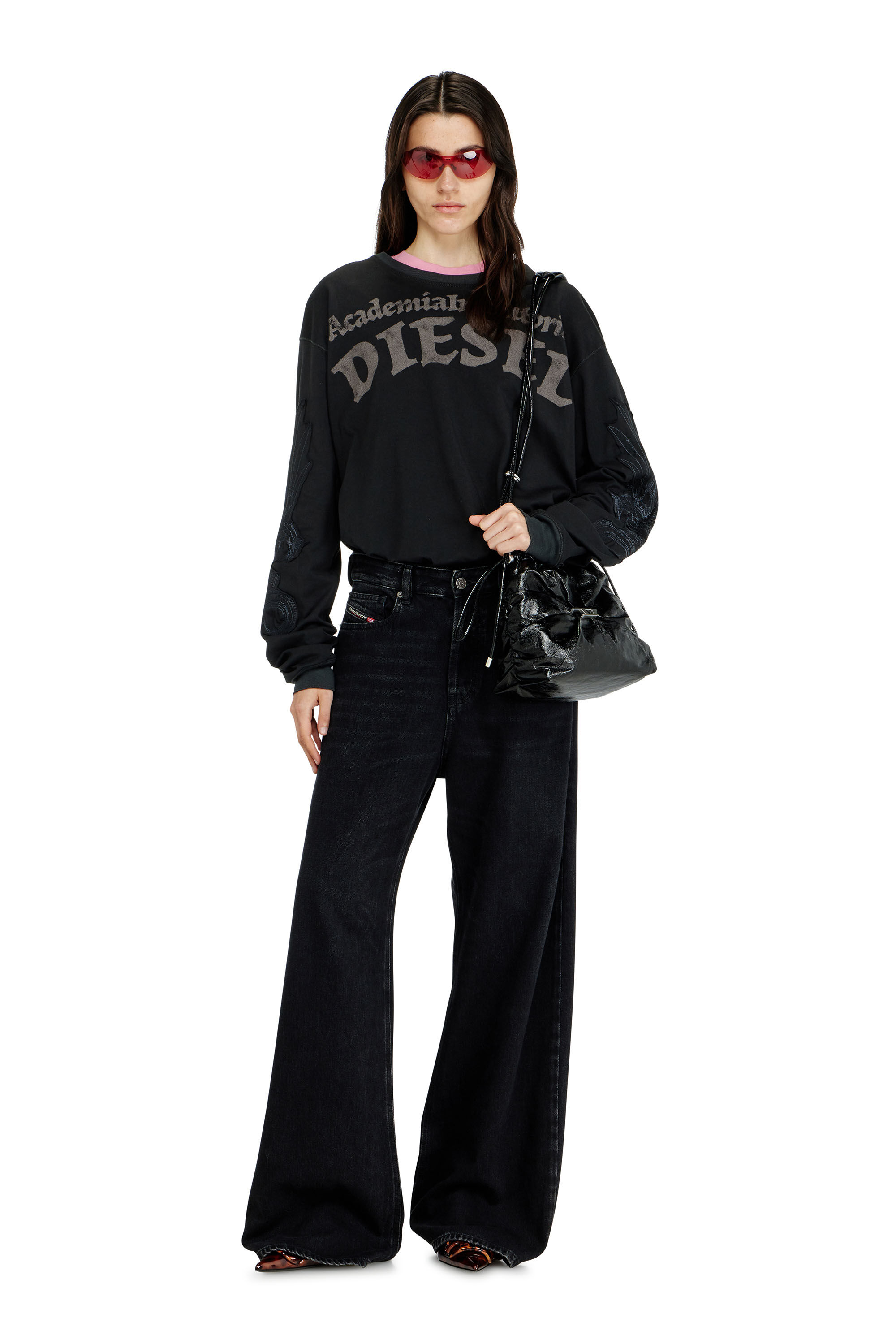 Women's Scrunch-D-Bucket bag in shiny wrinkled leather | Black