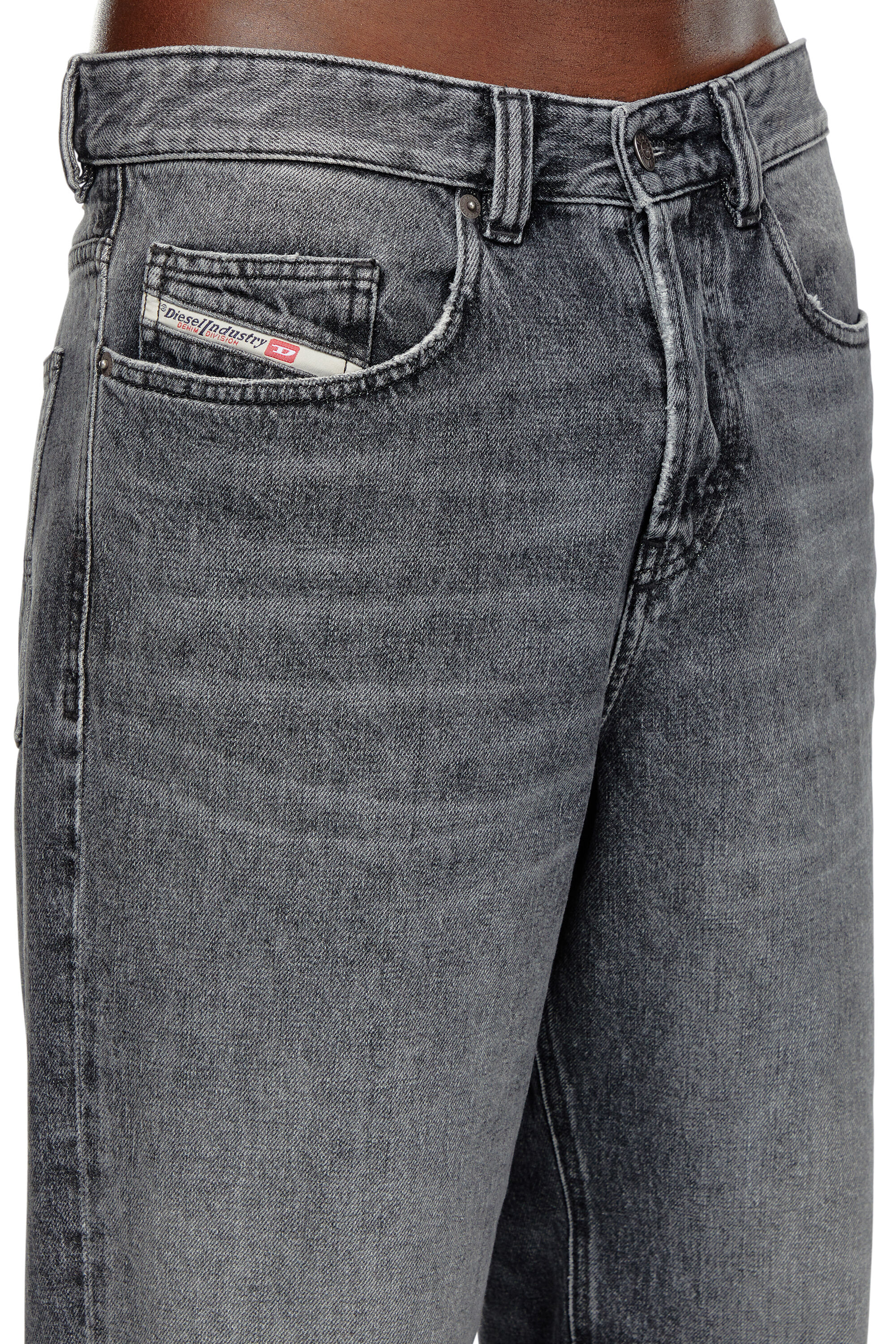 Diesel® 2001 D-MACRO | Mens Low-Rise Straight Leg Jeans