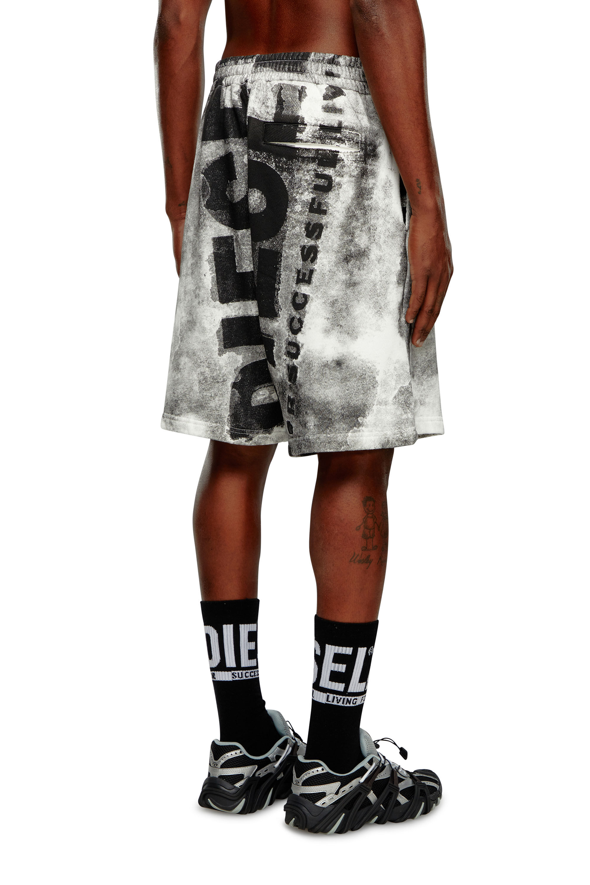 Diesel - P-BISC, Man's Colour bleed Super Logo sweat shorts in White/Black - 2