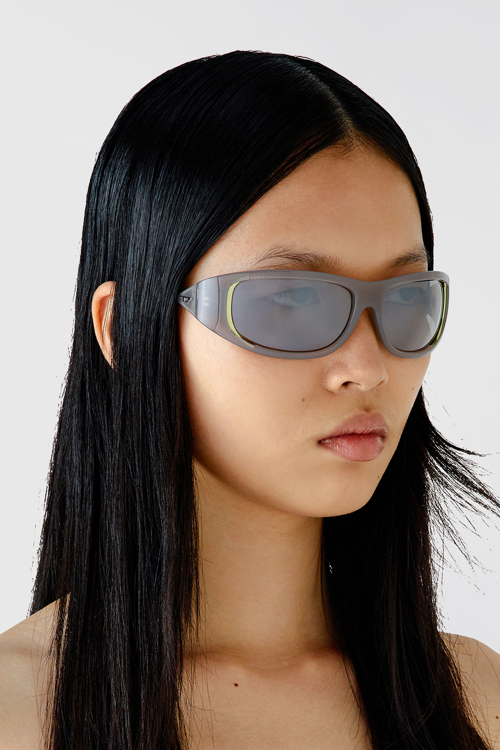 Women's Wraparound style sunglasses | Grey | Diesel {{Country}}