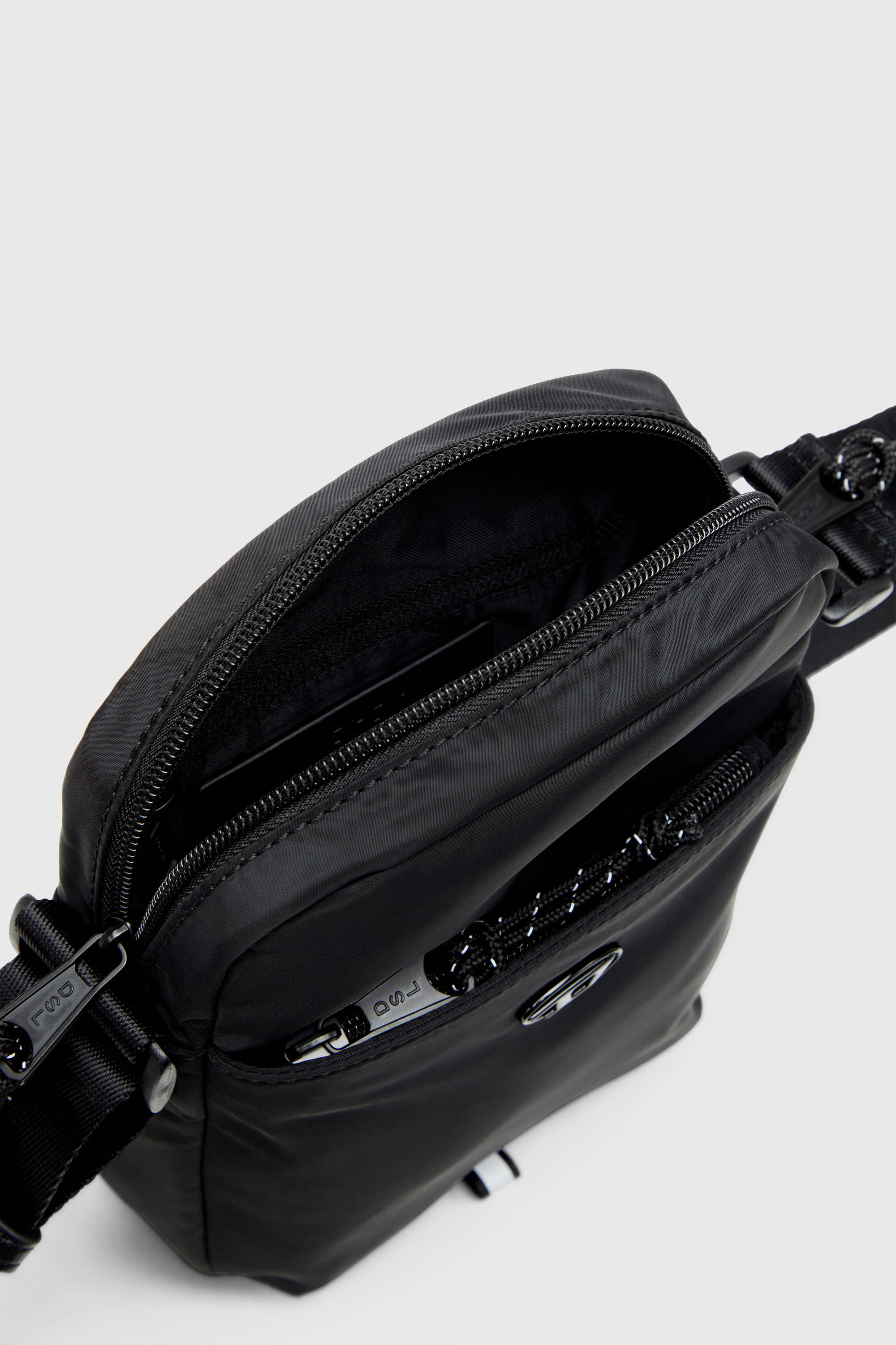 Men's D-Pack-Crossbody bag in tech fabric | Black | Diesel TR