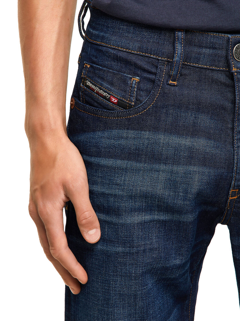 D-Strukt 09A48 Man: Slim Dark blue Jeans | Diesel
