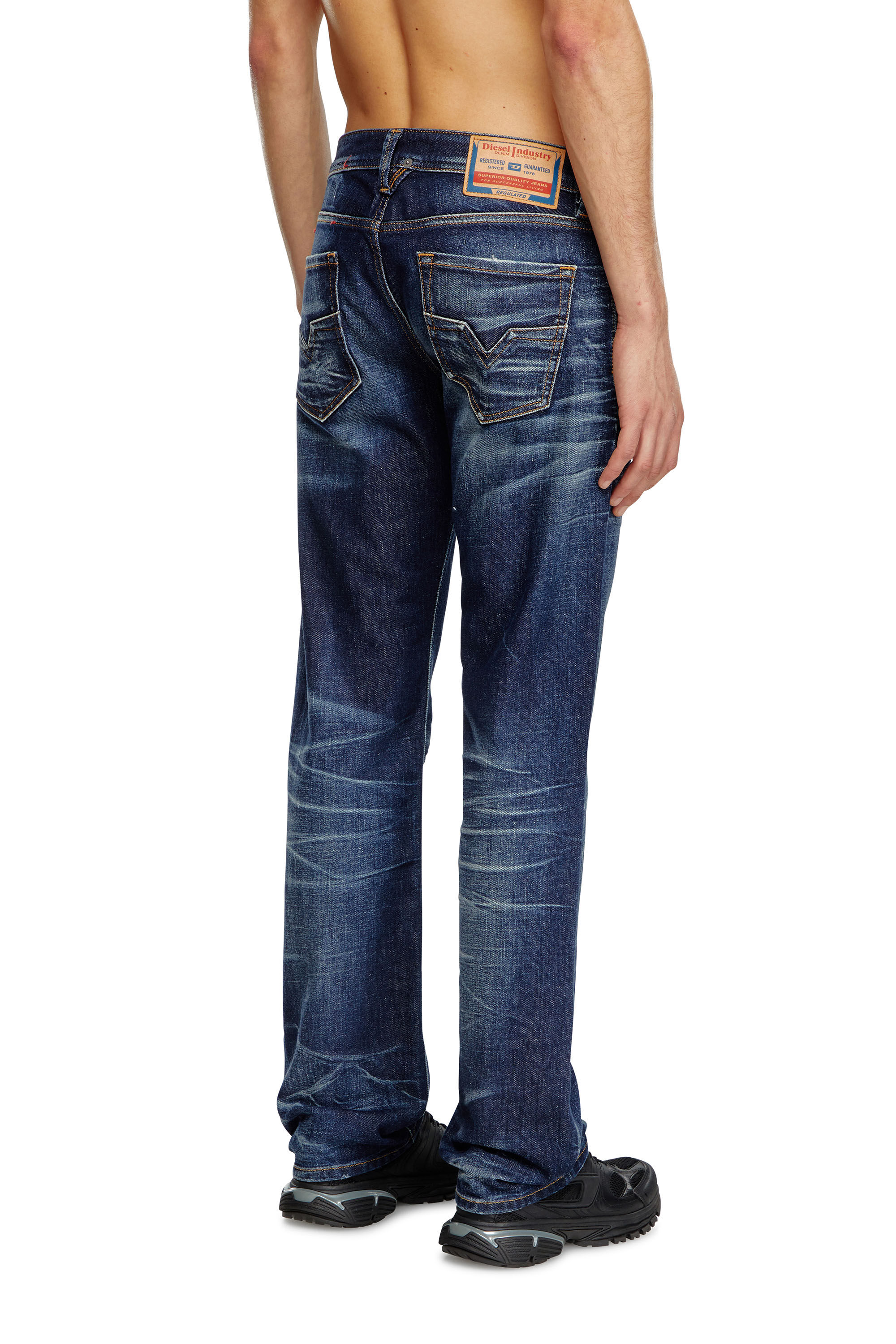 Men s Regular Jeans Dark Blue Diesel 1985 Larkee