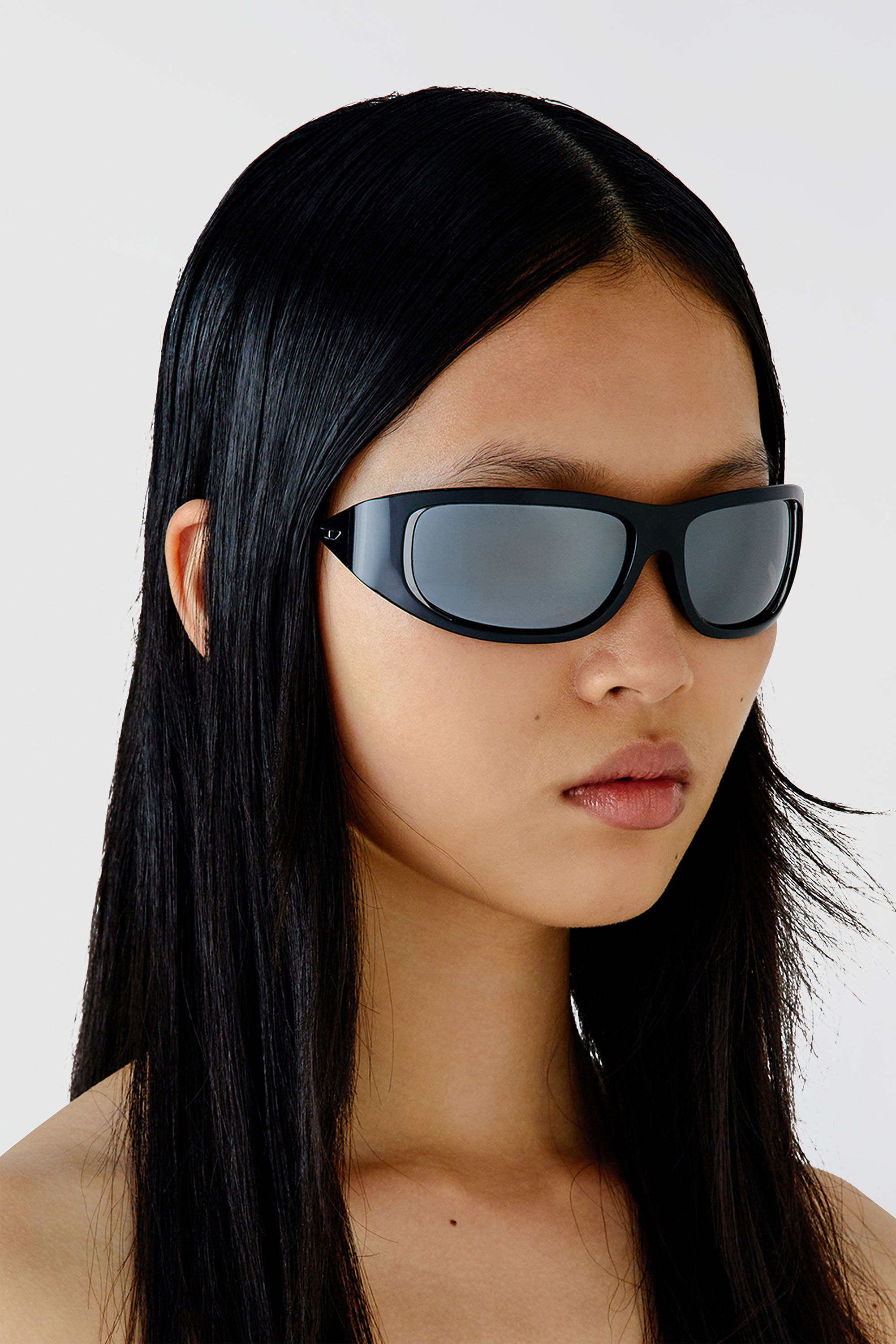 Women's Wraparound style sunglasses | Black | Diesel {{Country}}