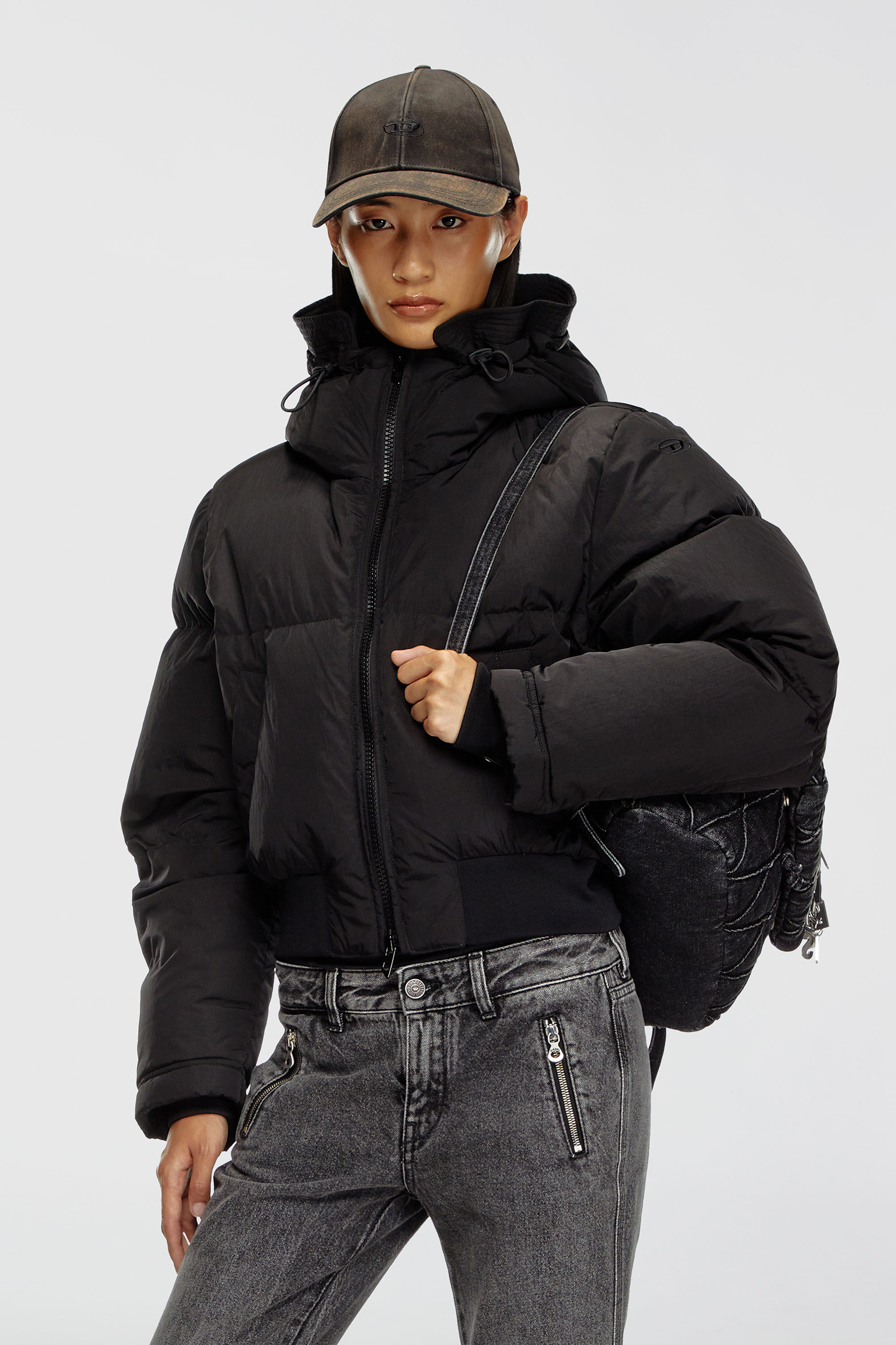 DIESEL w-peyt-short ダウンジャケット Women's Hooded down jacket in crinkled nylon | Black | Diesel