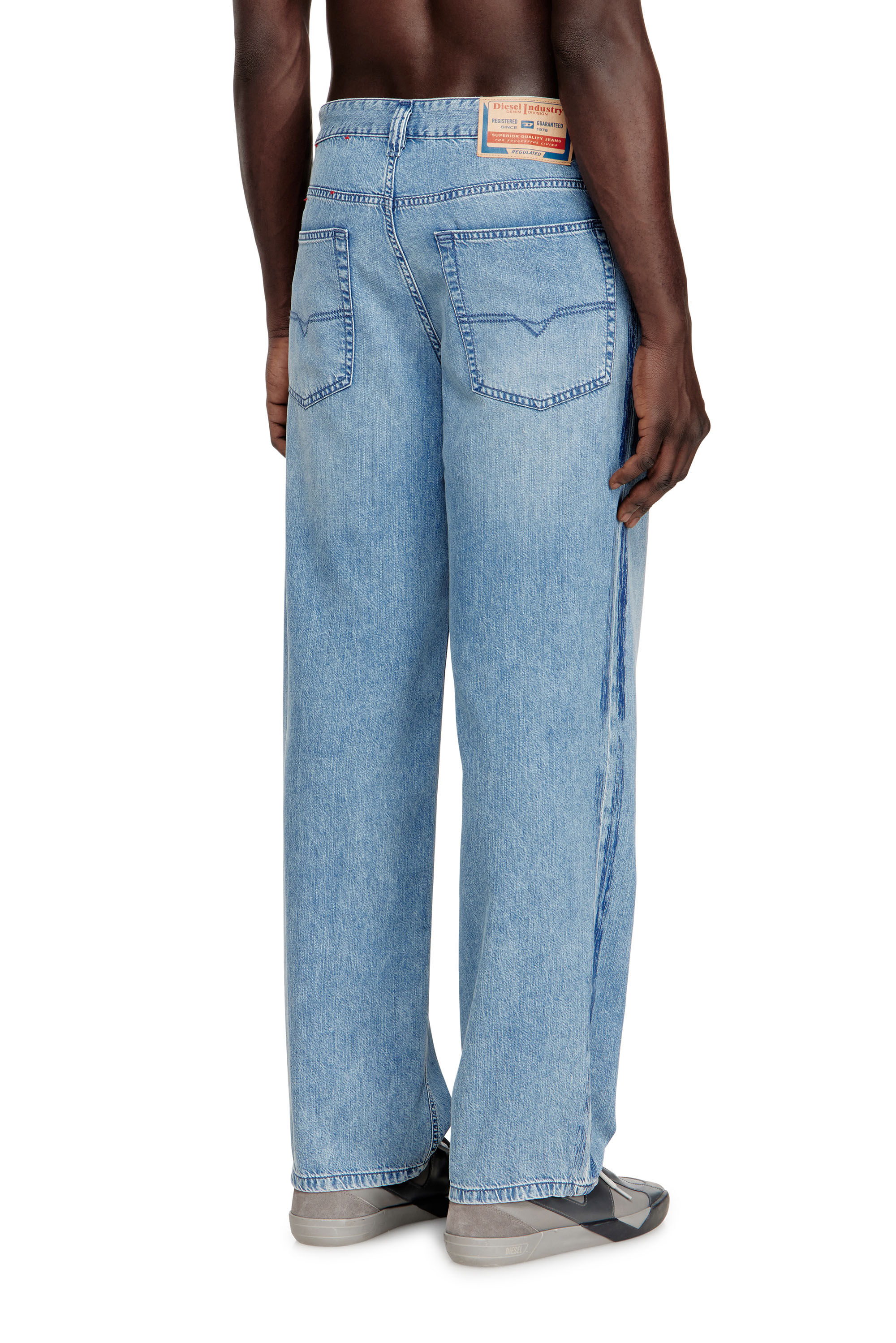 Men's Relaxed Jeans | Light Blue | Diesel 2001 D-Macro