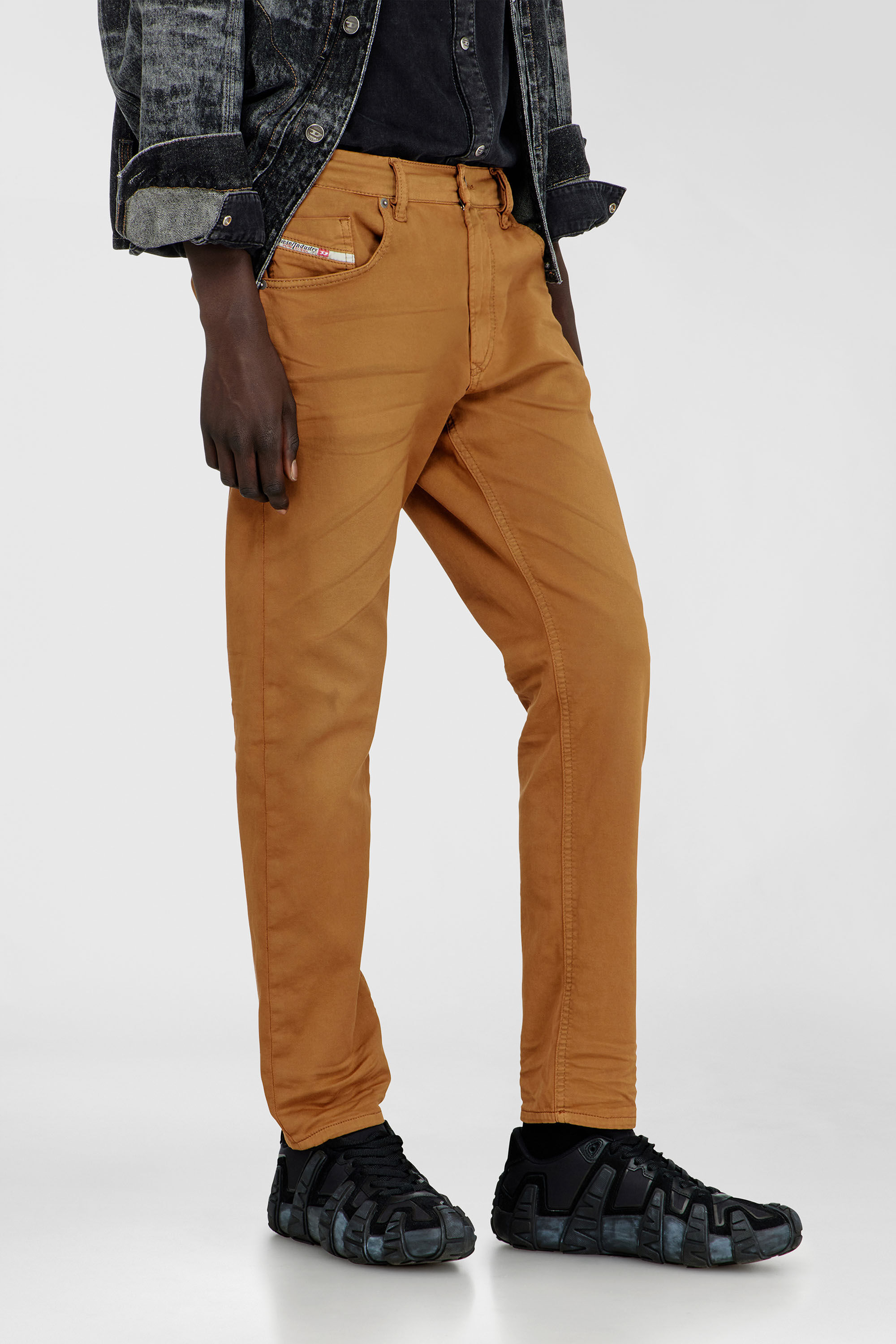 Diesel - Man's Regular 2032 D-Krooley-BW Joggjeans&reg; 0670M, Camel - 5