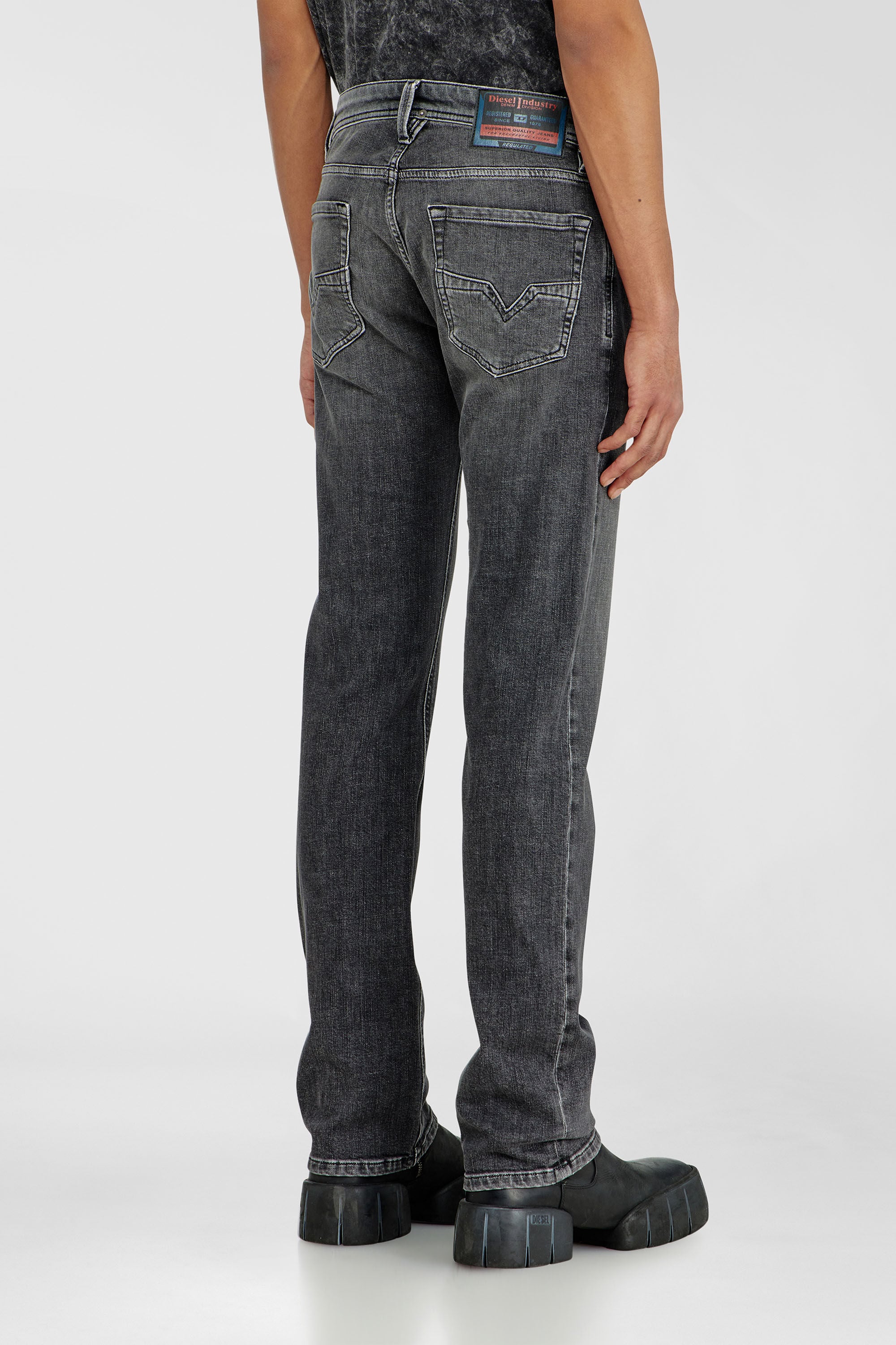 Men's Regular Jeans | Low Waist 1985 LarkeeBlack/Dark grey | Diesel TR