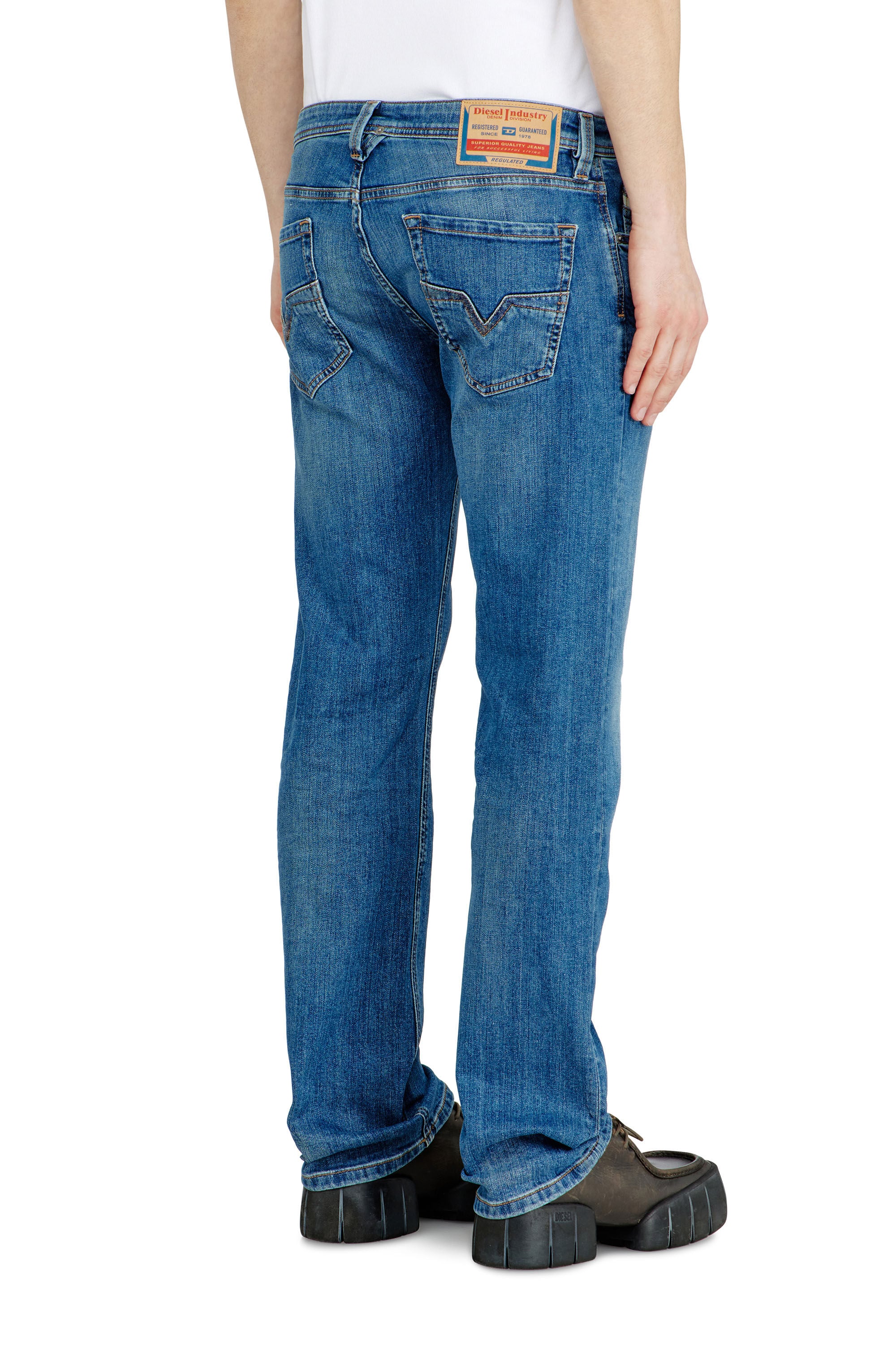 Men's Regular Jeans | Low Waist 1985 LarkeeLight Blue | Diesel TR