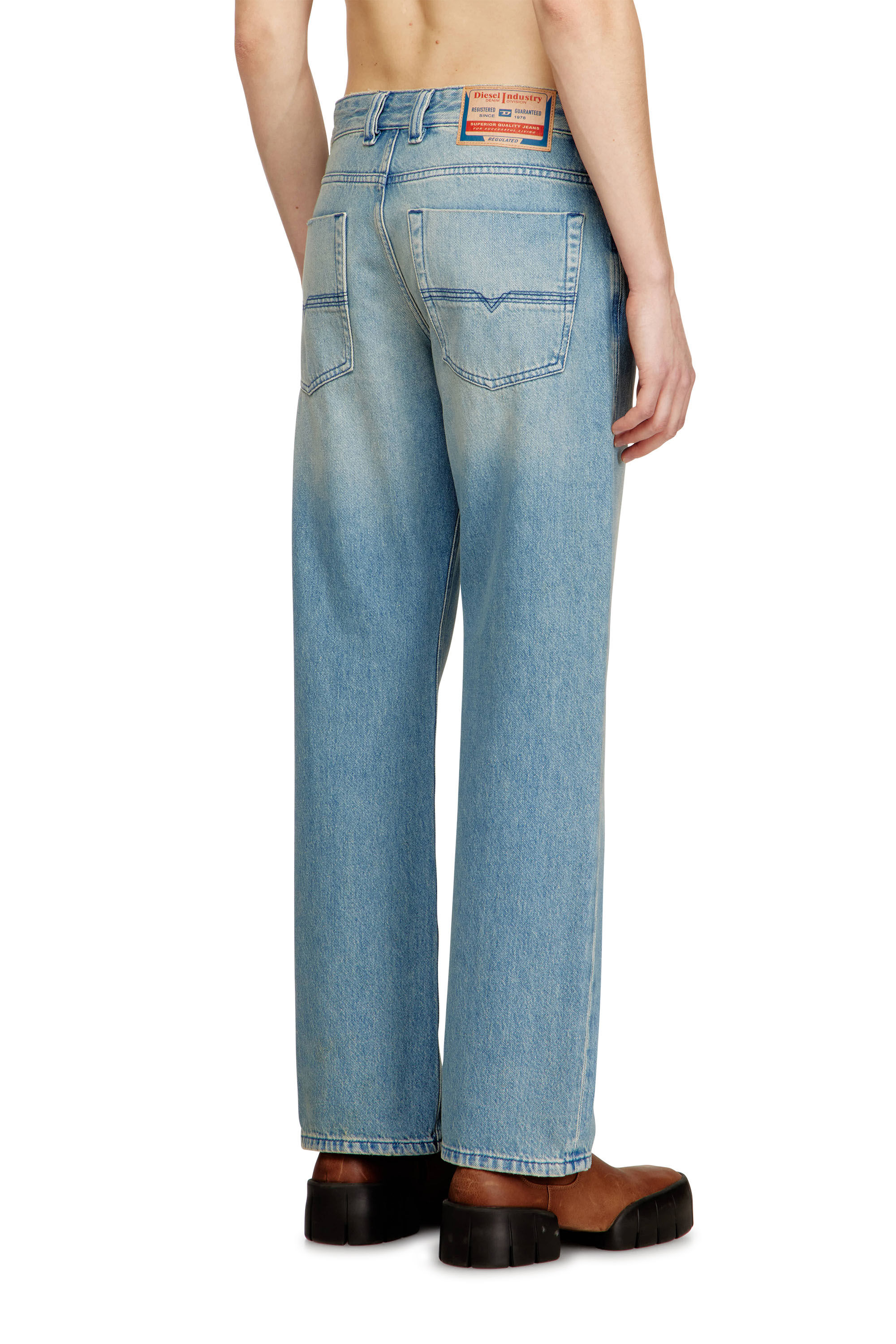 Men's Relaxed Jeans | Regular Waist 1980 D-EeperLight Blue | Diesel TR