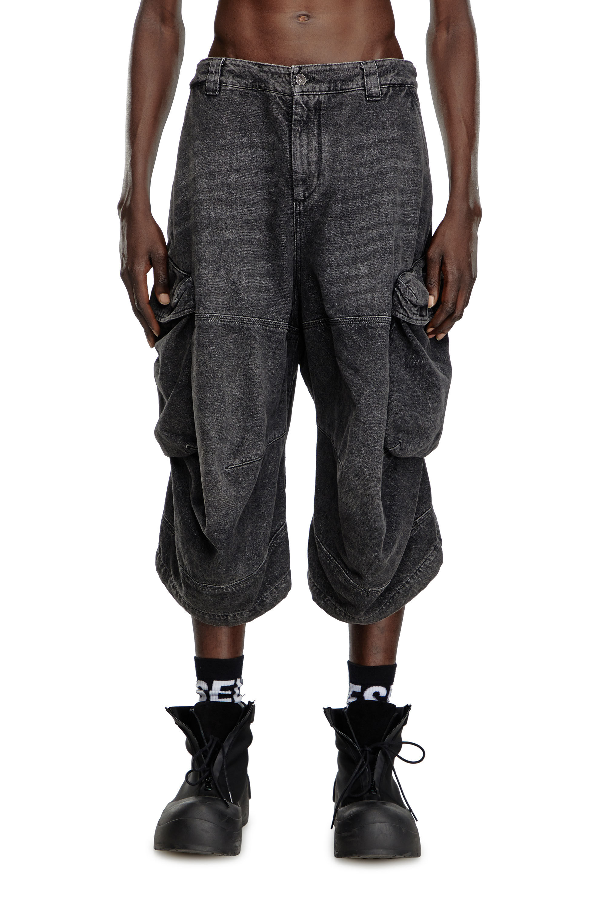 P-ARNE-SHORT-A Asymmetrical cargo shorts in twill｜ブラック