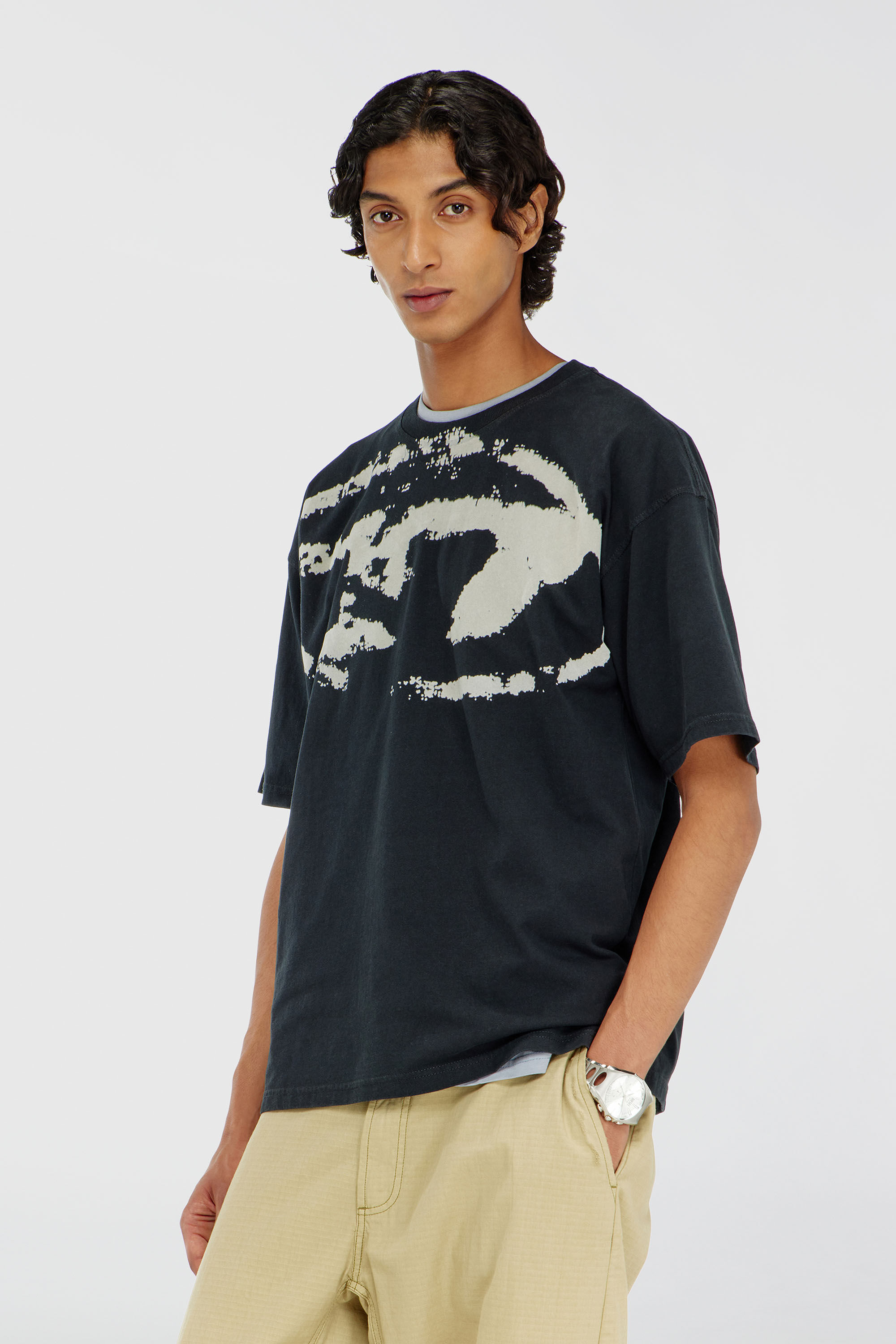 Men's T-shirt with distressed flocked logo | Black | Diesel TR