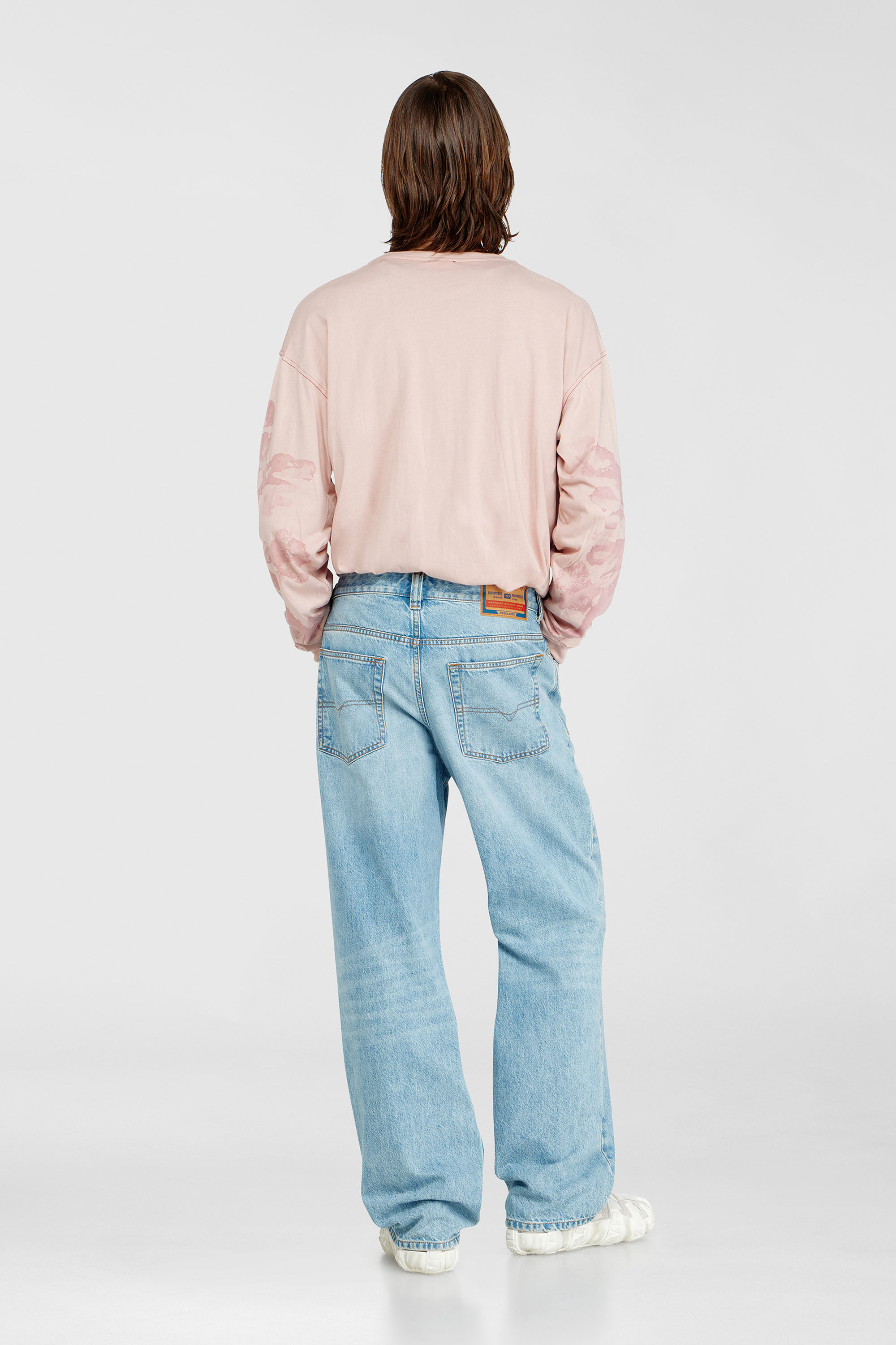 Men's Relaxed Jeans | Low Waist 2001 D-MacroLight Blue | Diesel TR