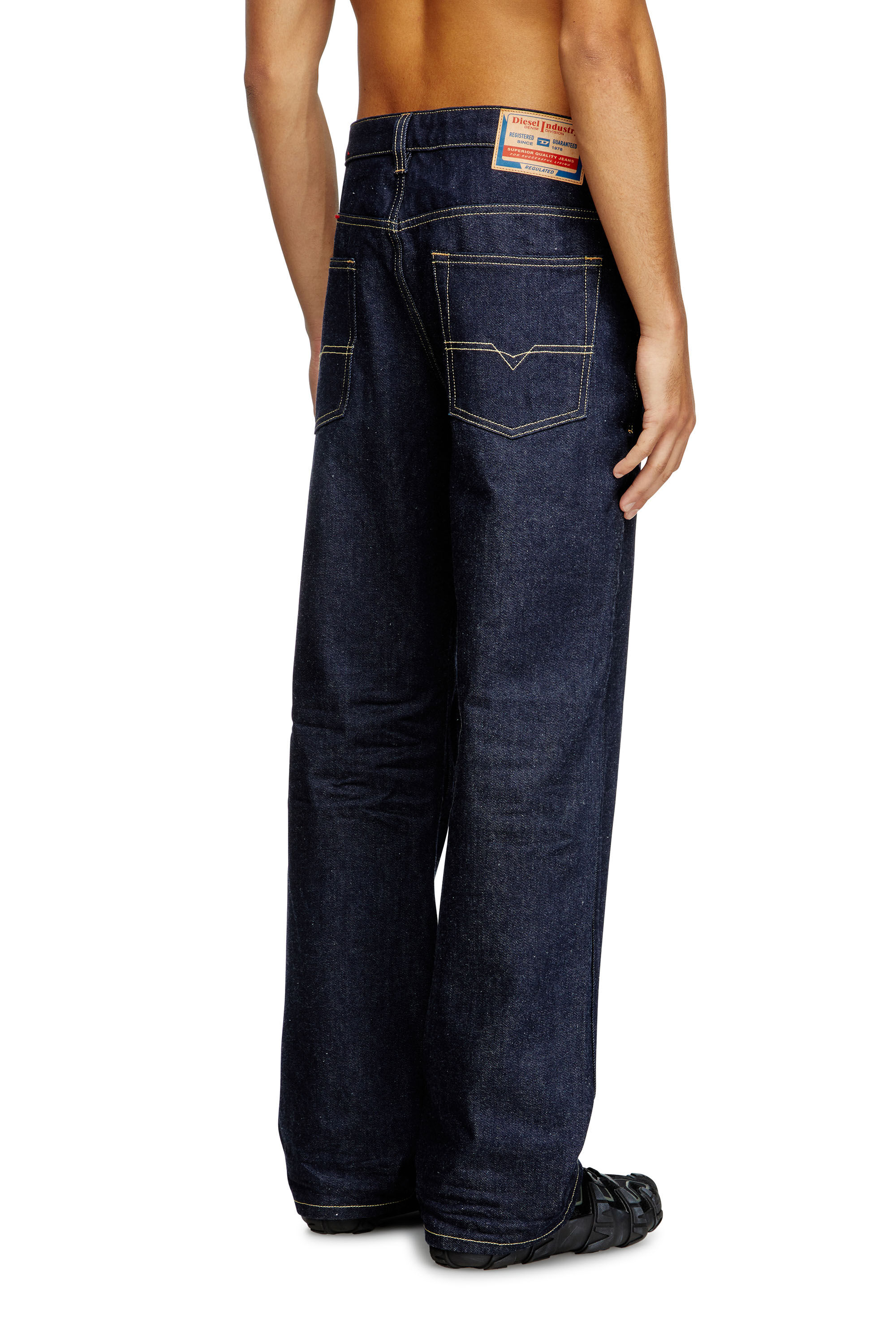 Men's Relaxed Jeans | Dark Blue | Diesel 2001 D-Macro