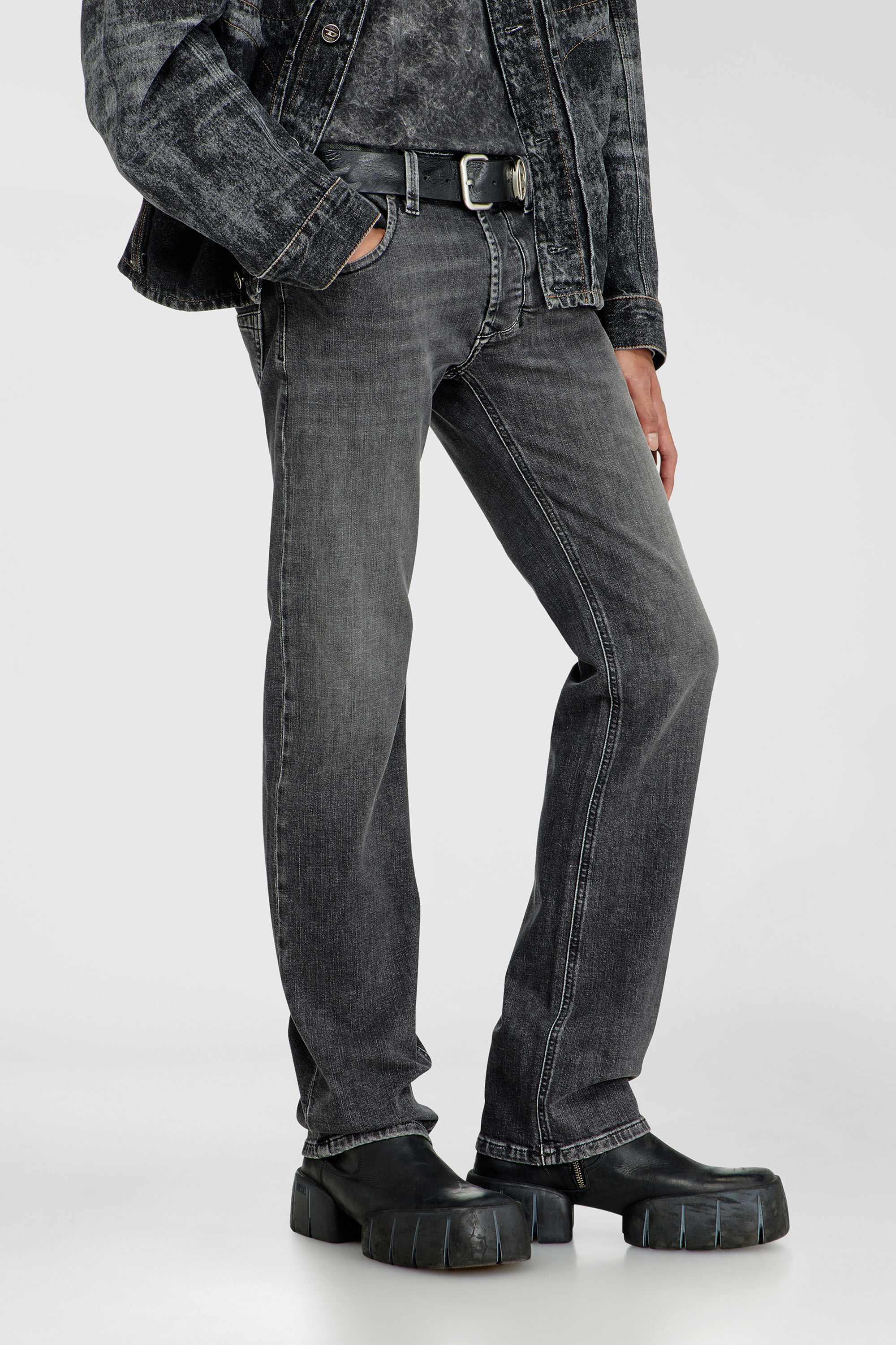 Men's Regular Jeans | Low Waist 1985 LarkeeBlack/Dark grey | Diesel TR
