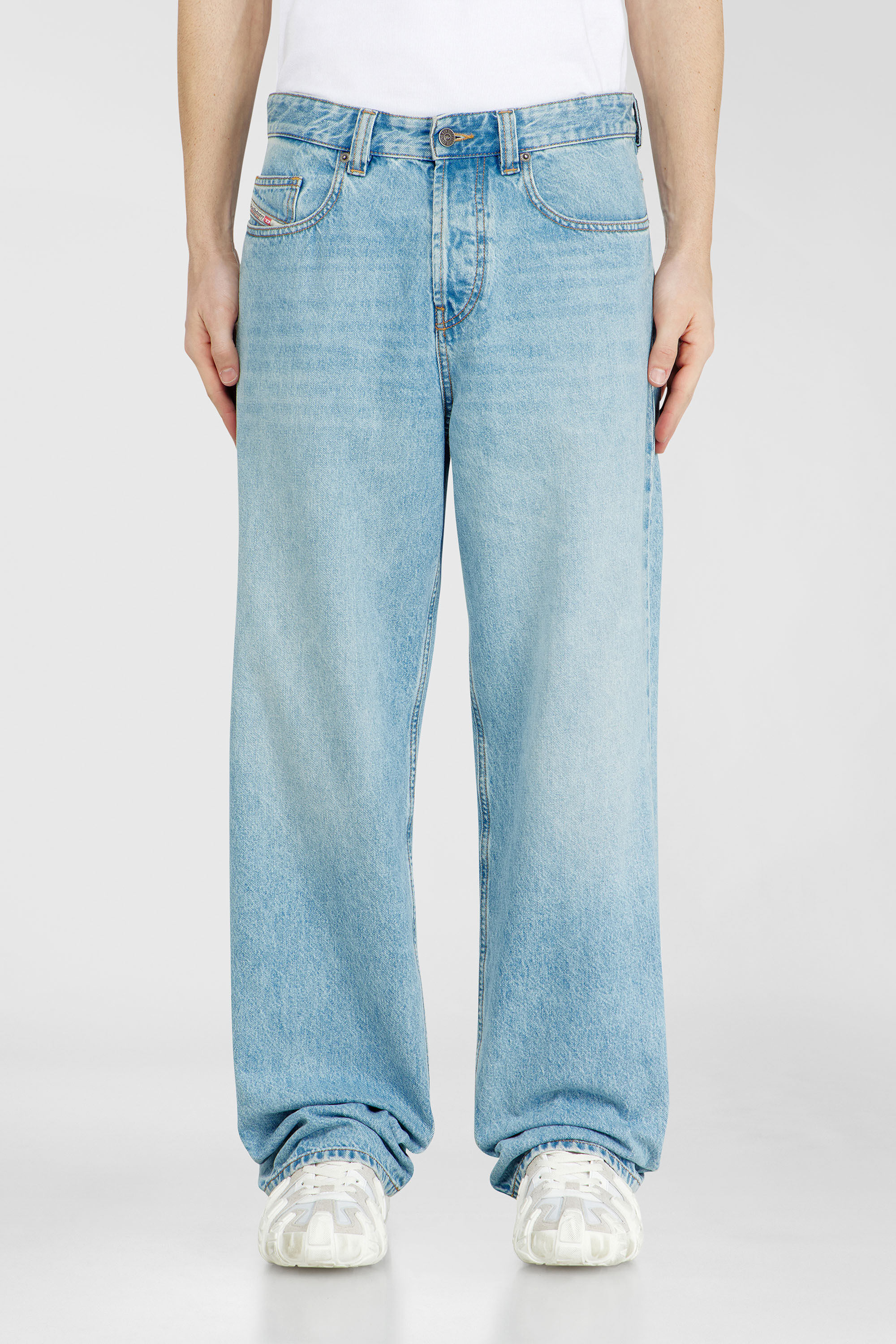 Men's Relaxed Jeans | Low Waist 2001 D-MacroLight Blue | Diesel TR