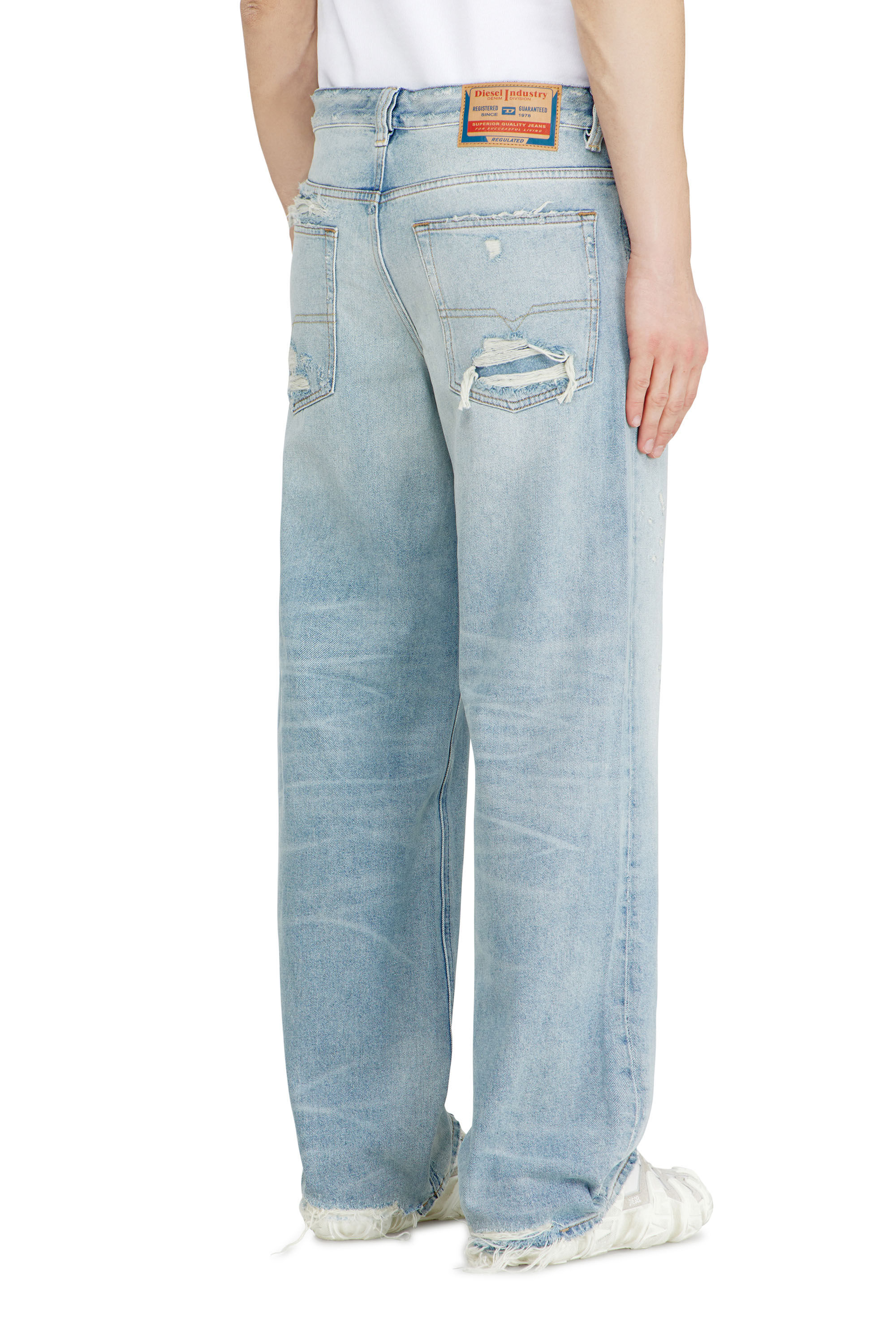 Men's Relaxed Jeans | Light Blue | Diesel 2001 D-Macro