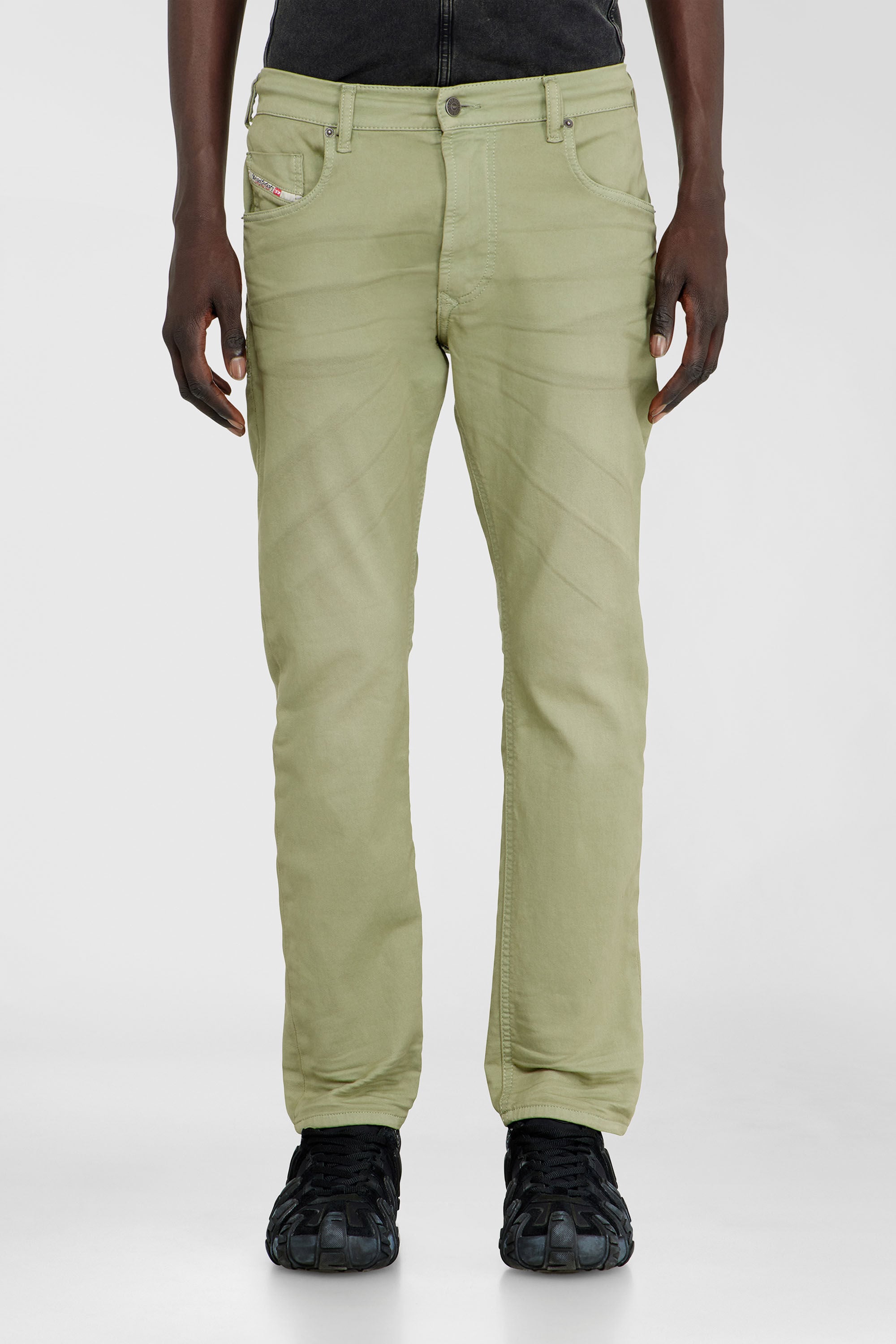 新品、未使用☆DIESEL★カーキ色♪jogg geans Men's Regular Jeans | Regular Waist 2032 D-Krooley-BW Joggjeans