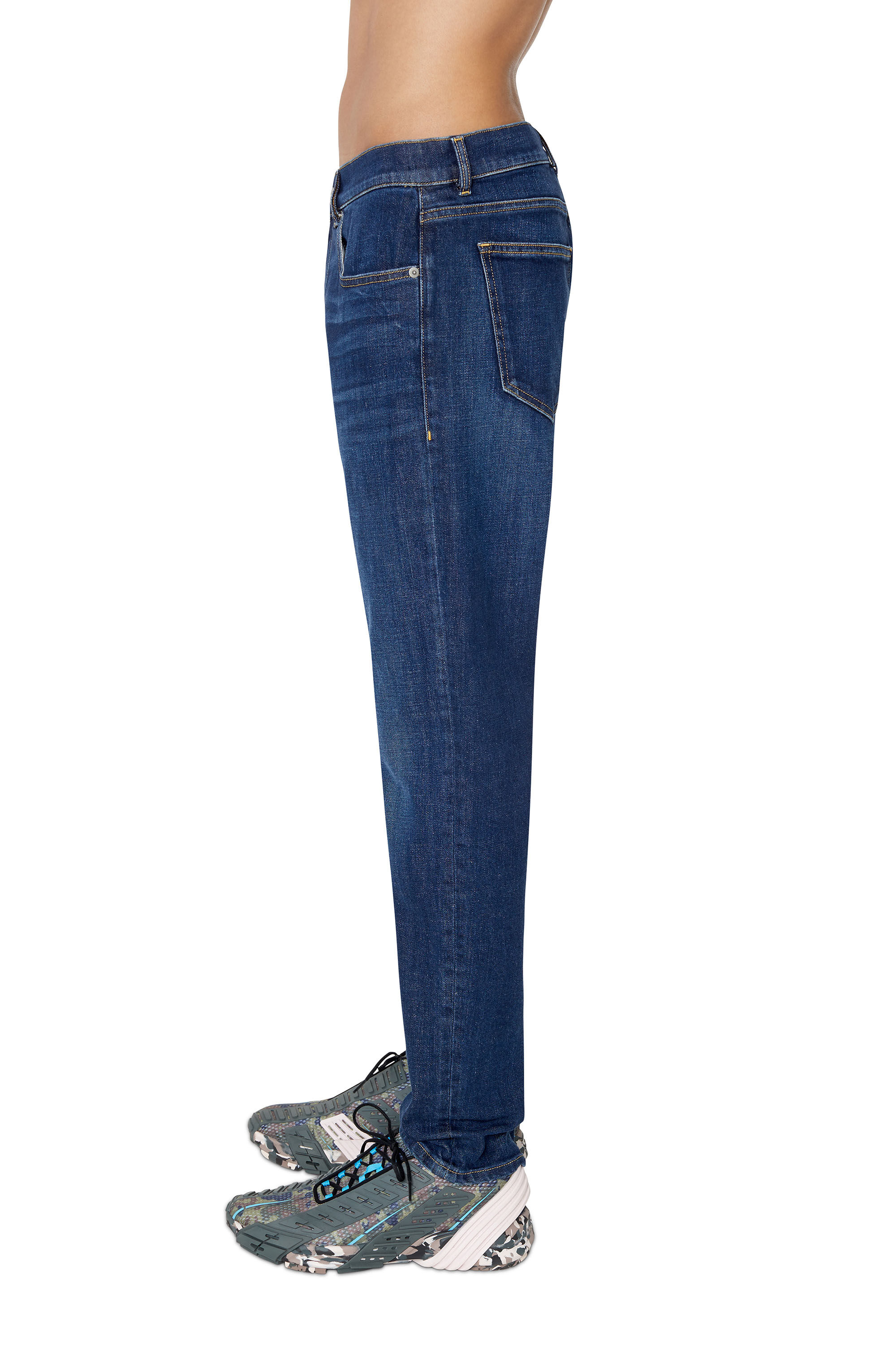 2019 D-STRUKT Man: Slim blue Jeans mid rise | Diesel