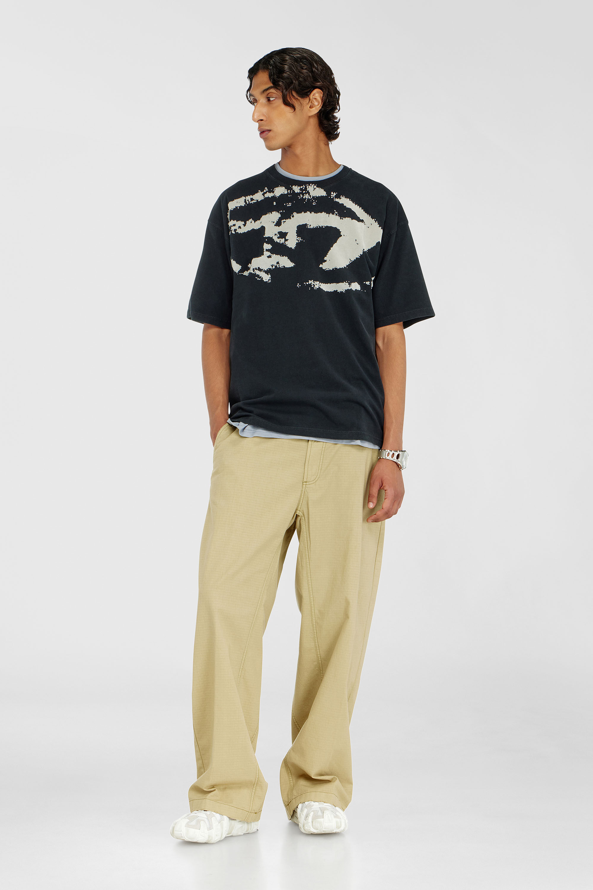 Men's T-shirt with distressed flocked logo | Black | Diesel TR