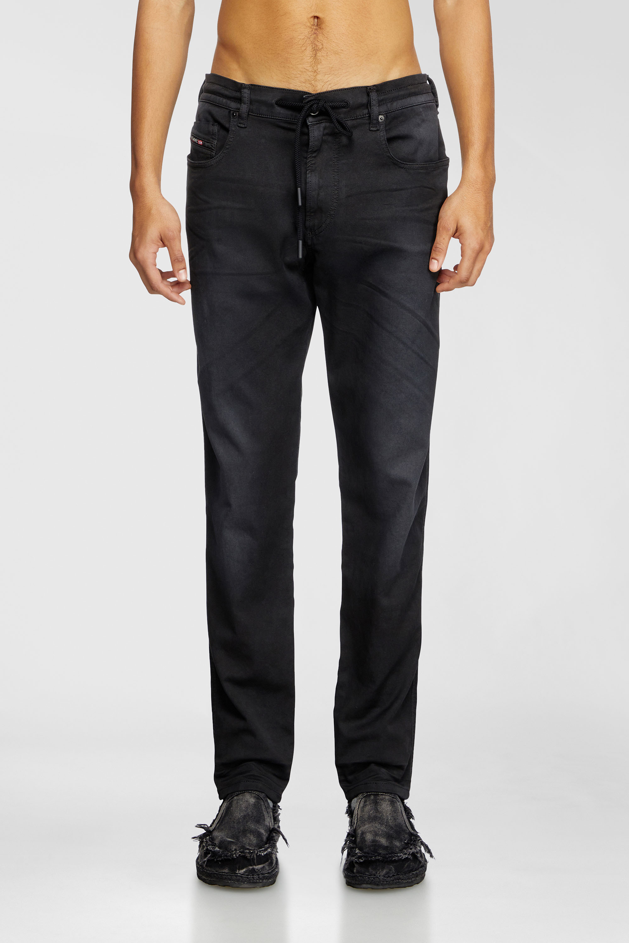 Diesel - Man's Slim 2062 D-Strukt Joggjeans&reg; 0670M, Black - 2