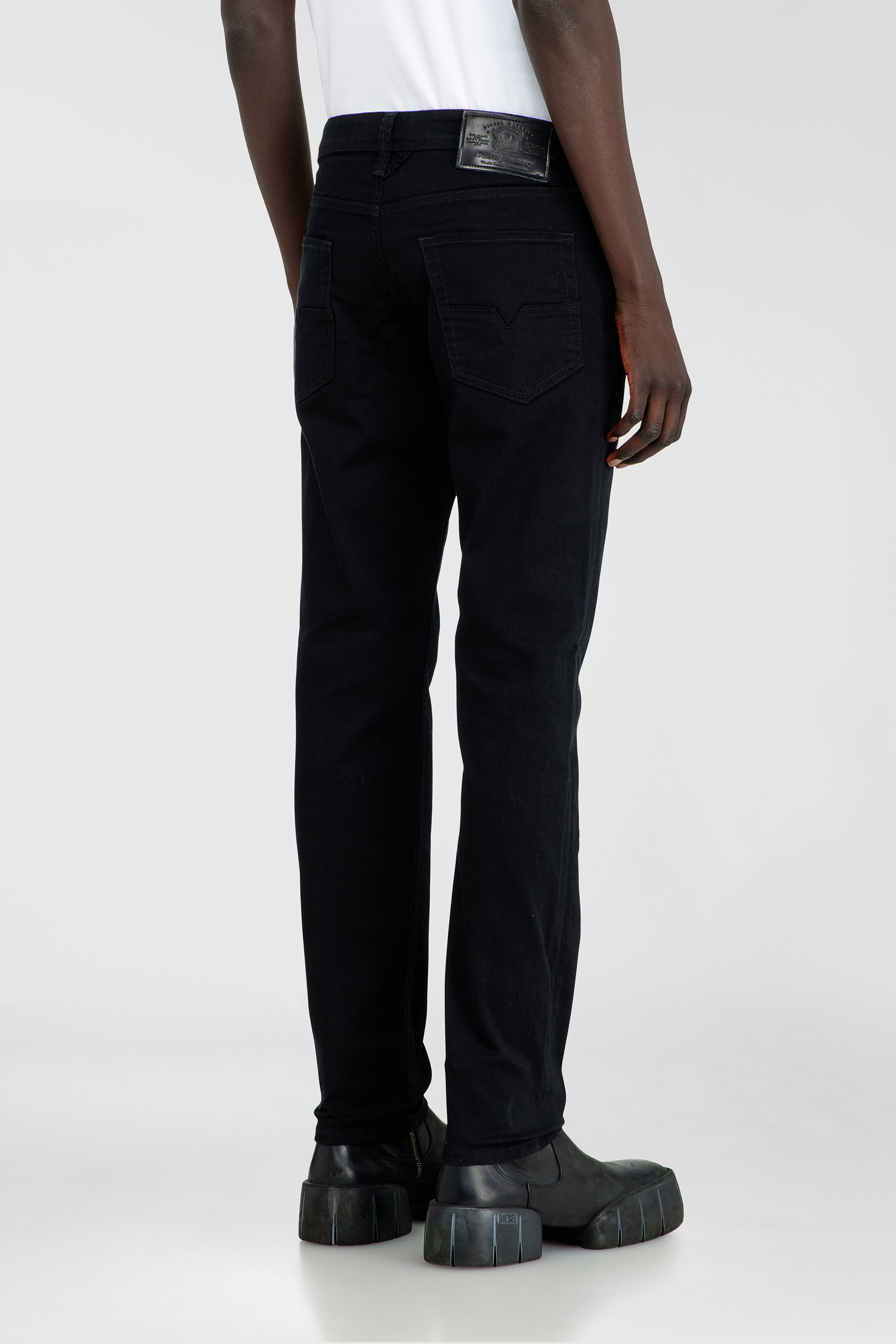 Larkee-Beex 0688H Men: Tapered Black/Dark grey Jeans | Diesel
