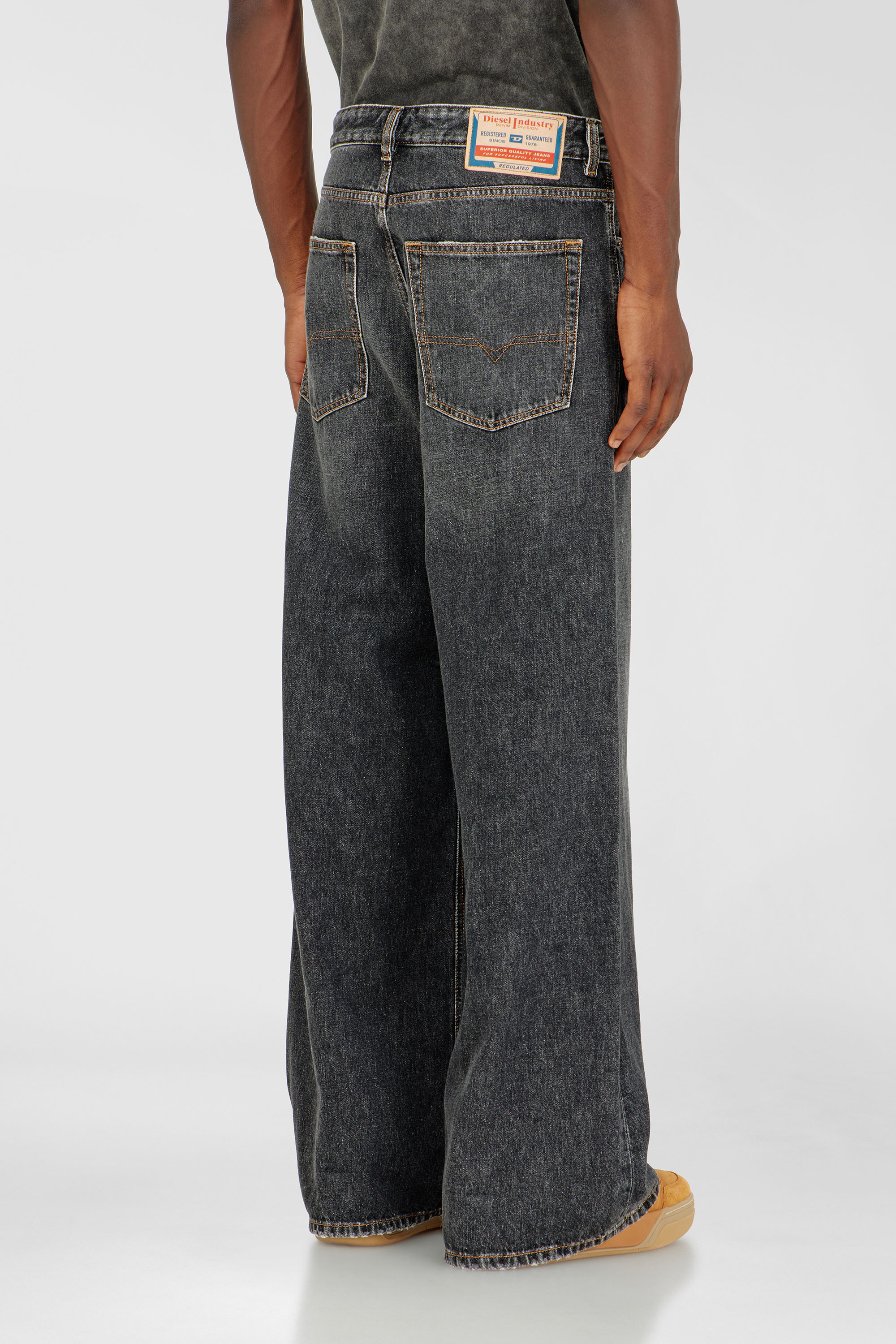Men's Relaxed Jeans | Low Waist D-RiseBlack/Dark grey | Diesel TR