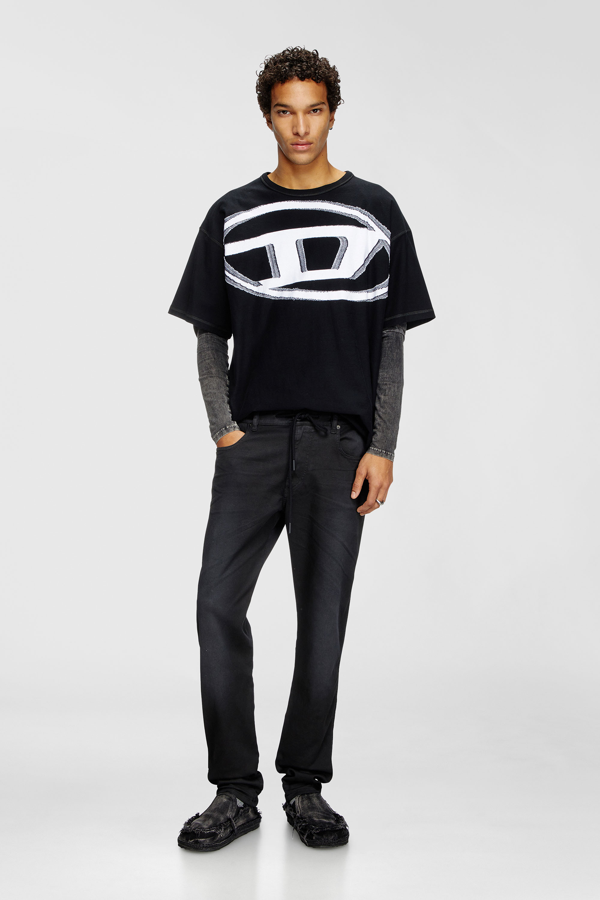 Diesel - Man's Slim 2062 D-Strukt Joggjeans&reg; 0670M, Black - 1