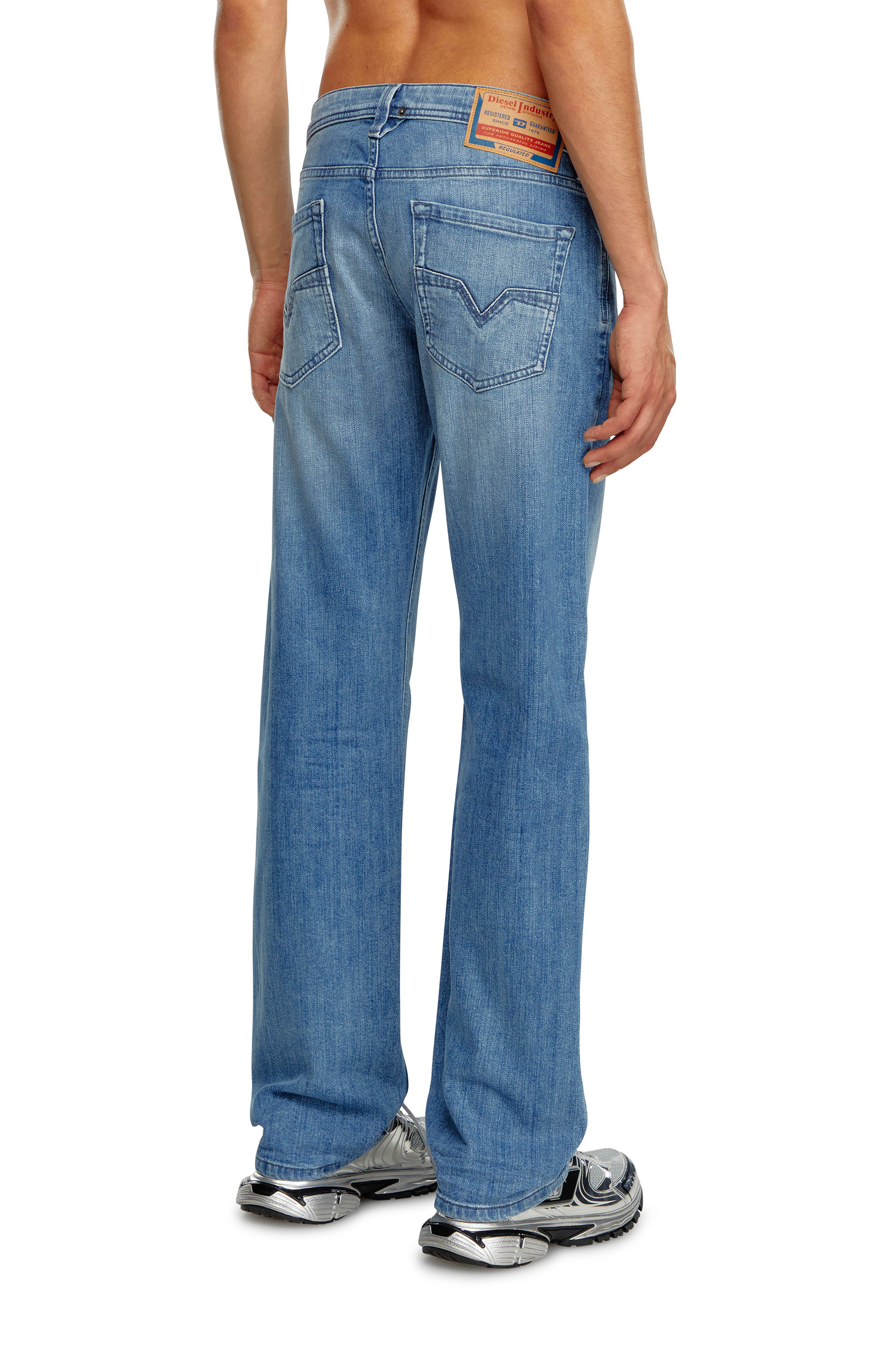 Men's Straight Fit Jeans: Straight cut, loose fit | Diesel®
