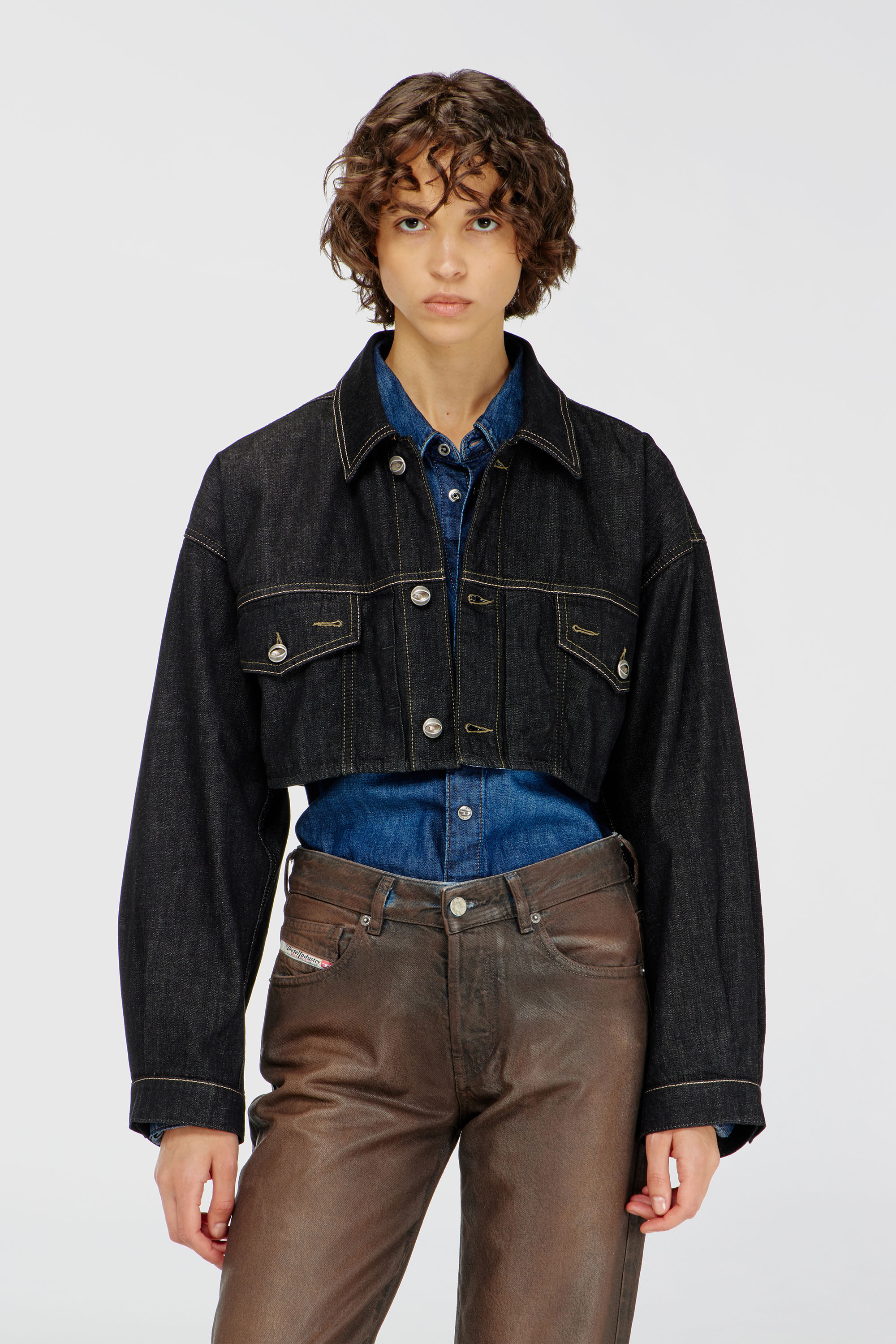 Diesel - DE-MALLEY, Woman's Oversized cropped trucker jacket in rinse denim in Black - 1
