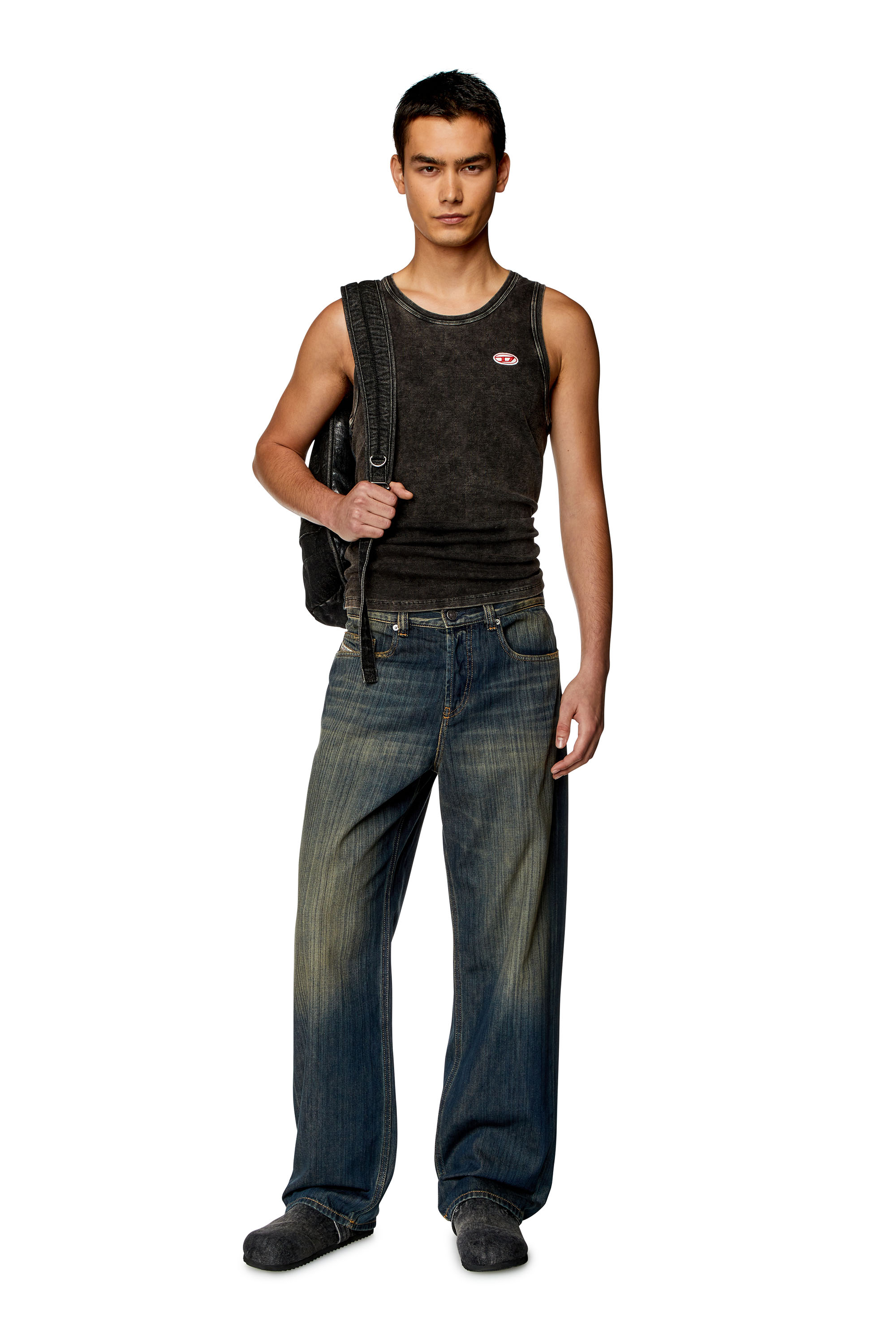 Men's Straight Fit Jeans: Straight cut, loose fit