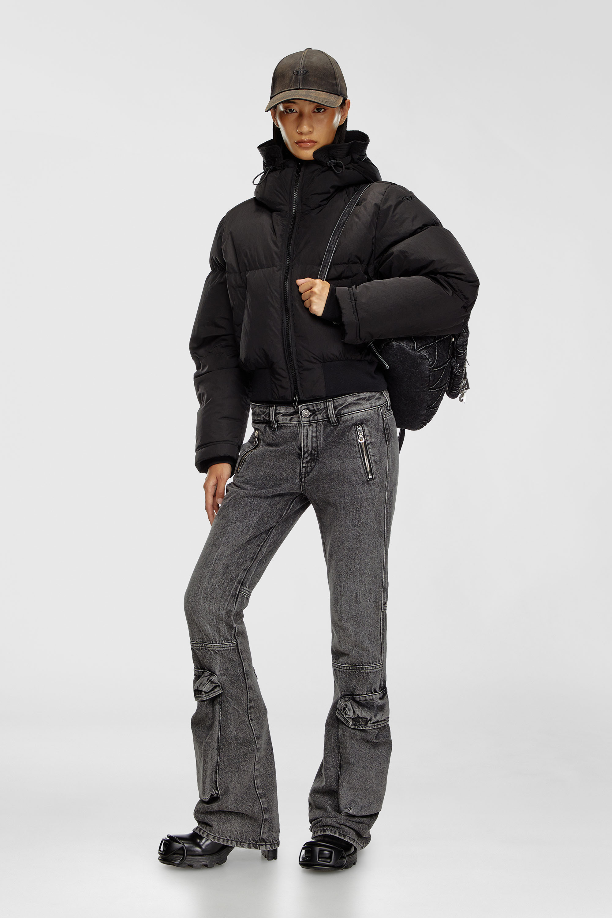 DIESEL w-peyt-short ダウンジャケット Women's Hooded down jacket in crinkled nylon | Black | Diesel