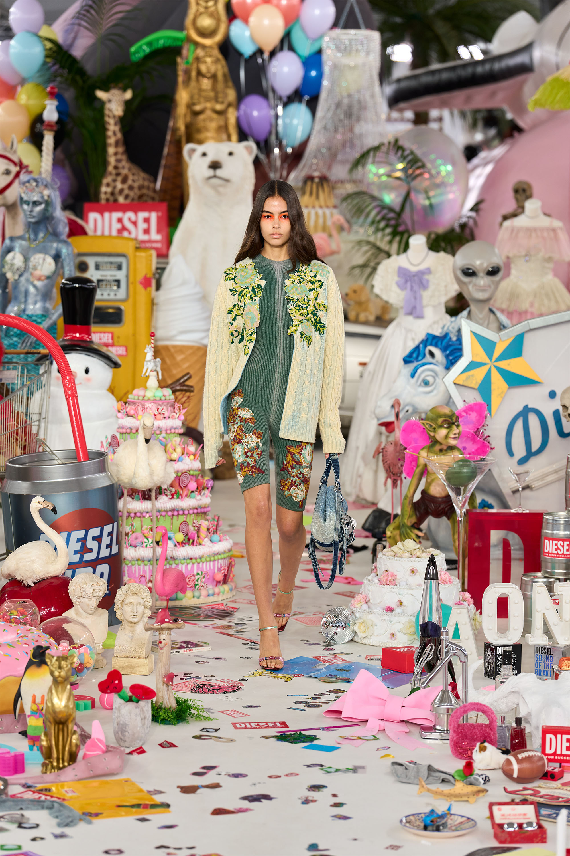 Diesel - D-ONE TOPHANDLE S, Woman's D-One-Small top-handle bag in crystal solarised denim in Blue - 2